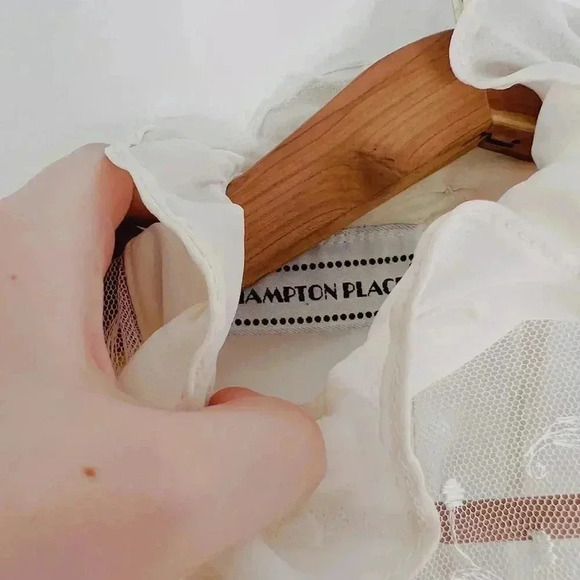 Vintage Hampton Place Off White Embroidered Puffy Sleeve Peasant Blouse Size M - Picture 6 of 7